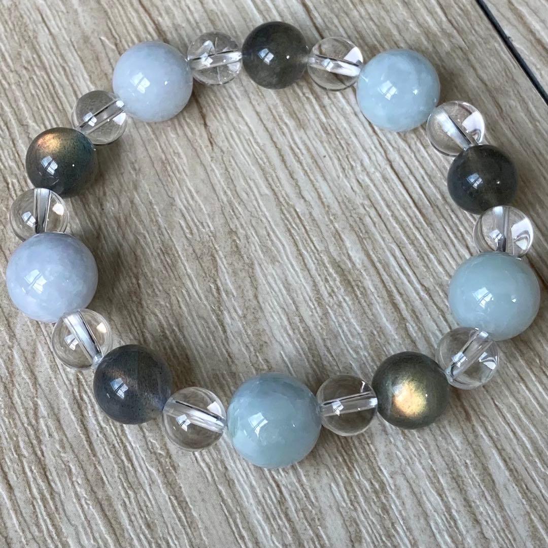 神秘の輝きと魔法の石でエネルギーバランスを整える・ パワーストーンブレスレット