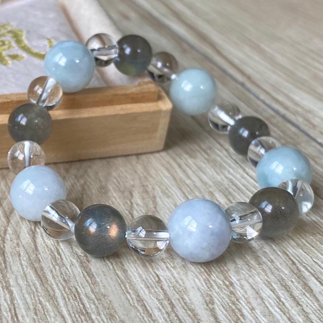 神秘の輝きと魔法の石でエネルギーバランスを整える・ パワーストーンブレスレット