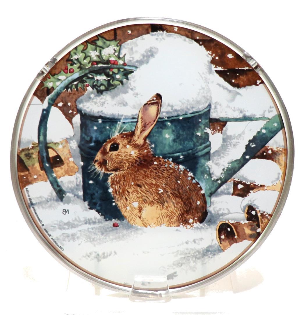 マージョリン・バスティン ヴィンテージ ステンドグラス 雪の中のウサギ 丸型