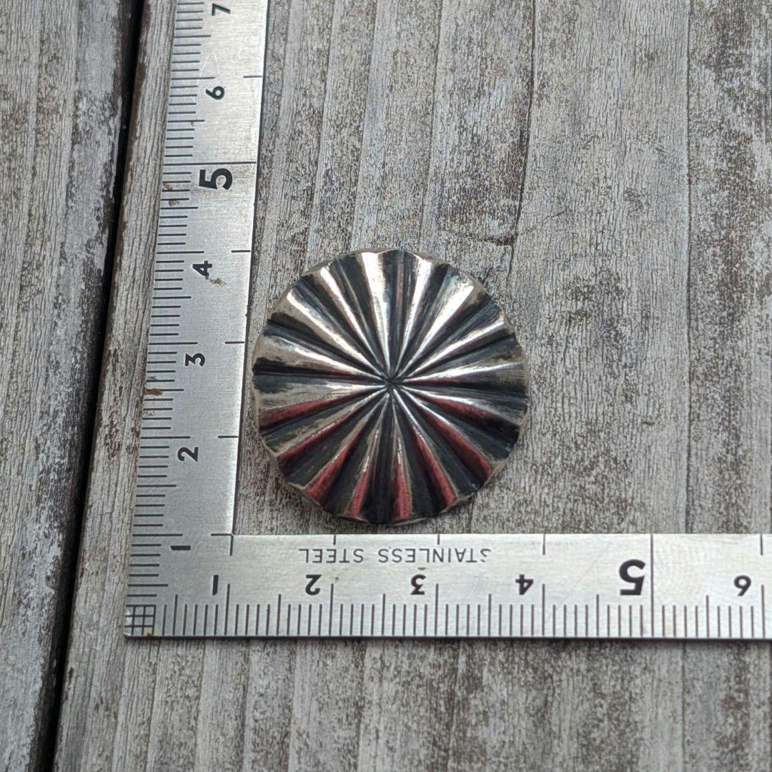 ハンドメイドのシルバーコンチョ　ヘアゴムなどに。　インディアンジュエリー風