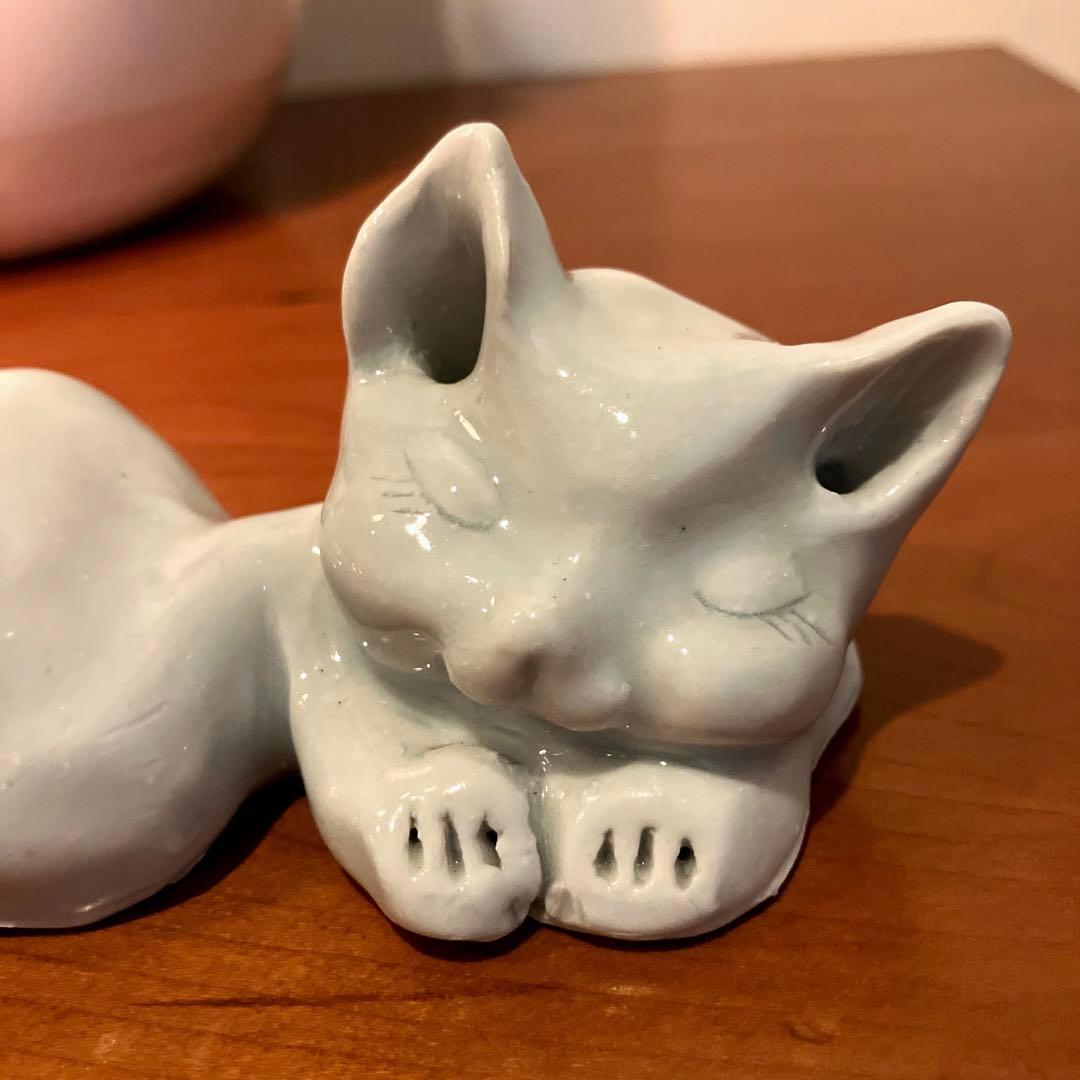 作家さんが手掛けた美しいお色でどの角度からも可愛い過ぎる眠り猫の陶器オブジェ