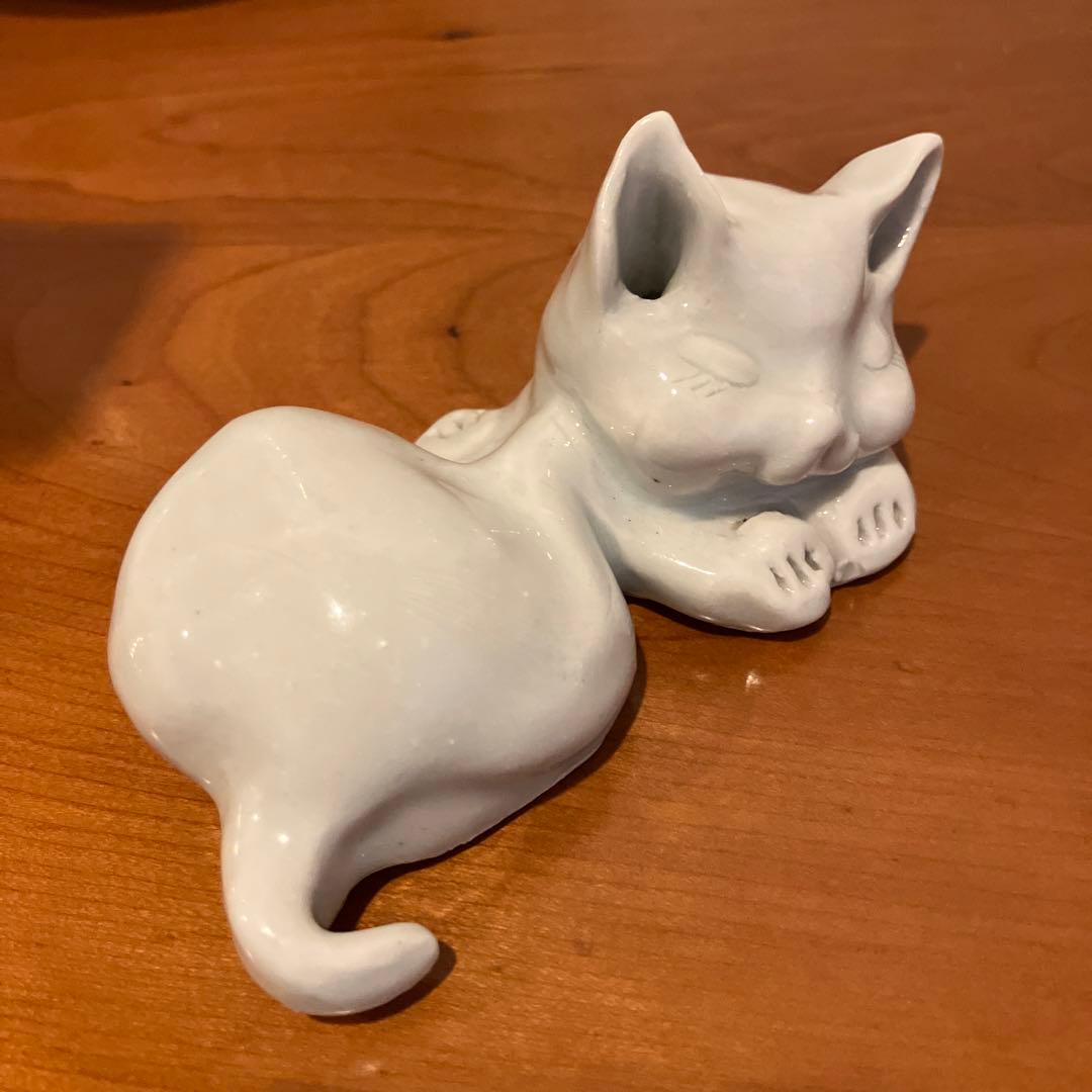 作家さんが手掛けた美しいお色でどの角度からも可愛い過ぎる眠り猫の陶器オブジェ