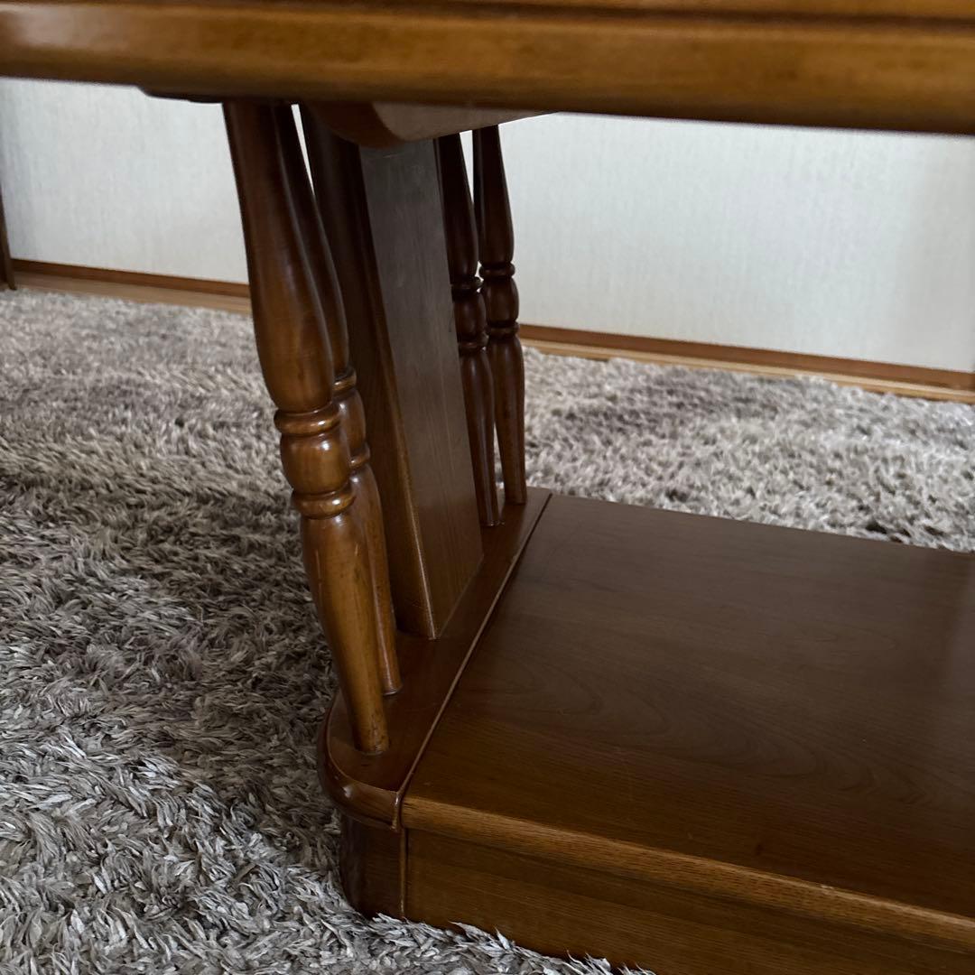 値下げしています！木製楕円形リビングローテーブル 下部棚付き