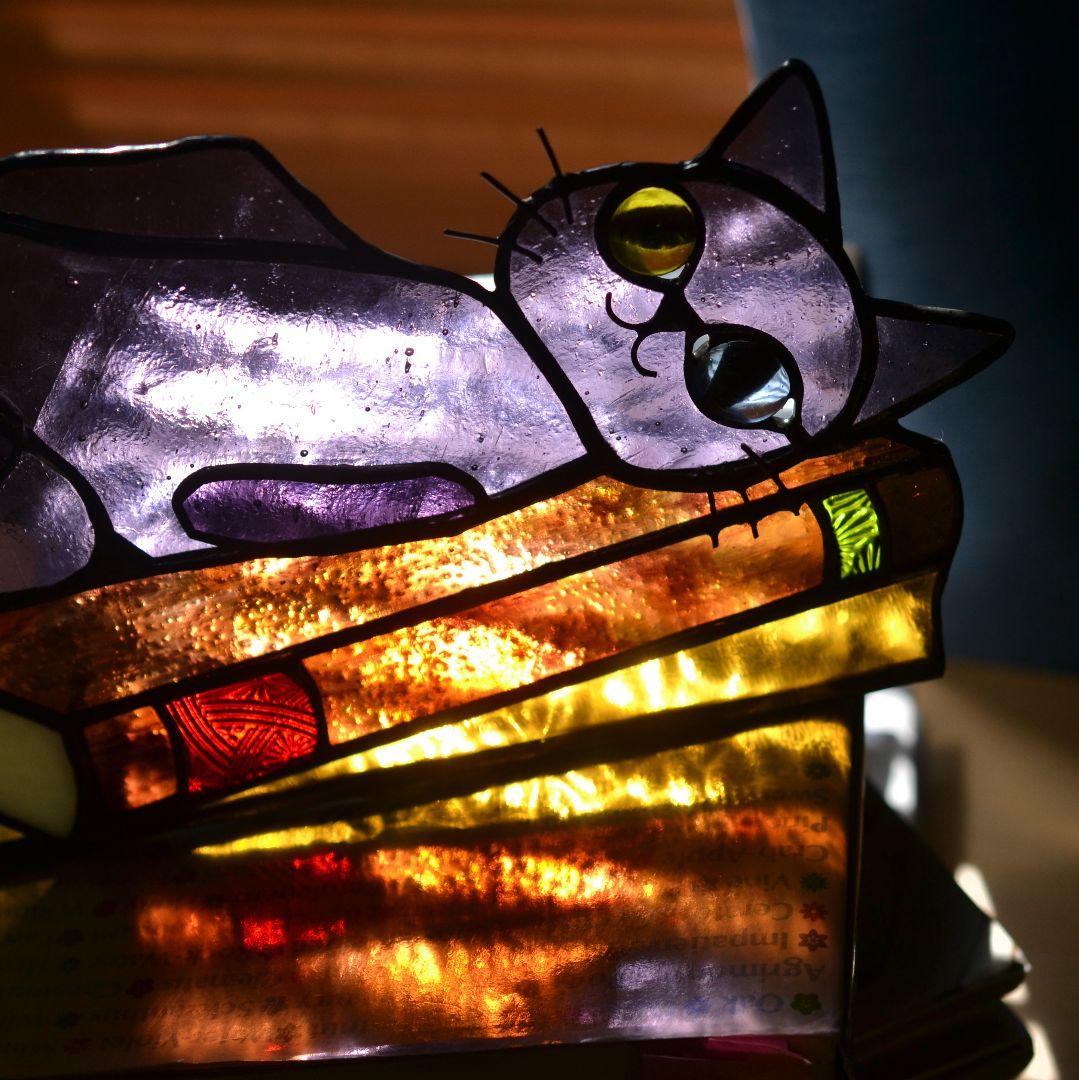 ステンドグラスパネル　オッドアイの猫