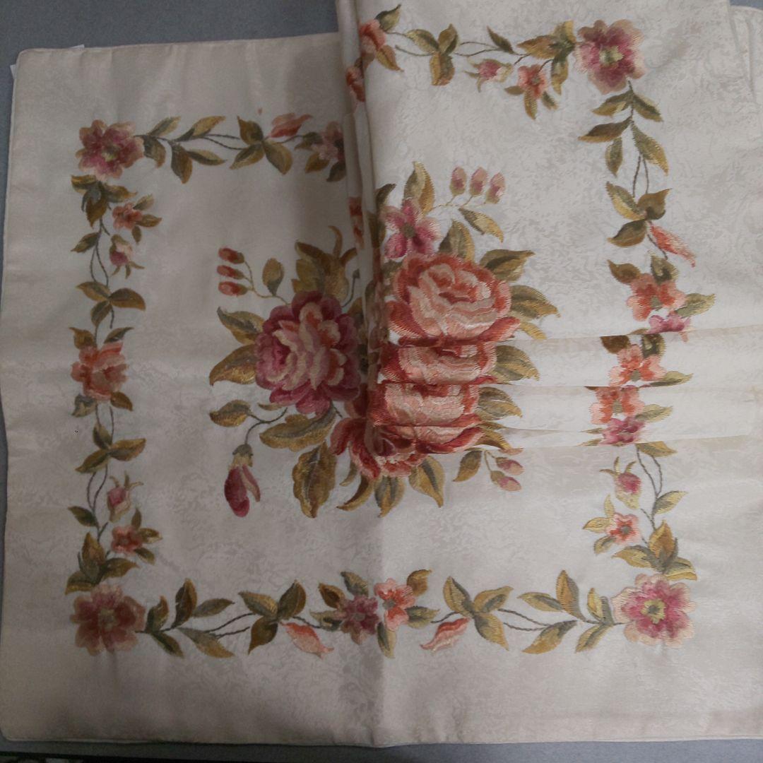 新品　ローズ柄　刺繍座布団カバー　銘仙判　55cmx59cm 　5枚組