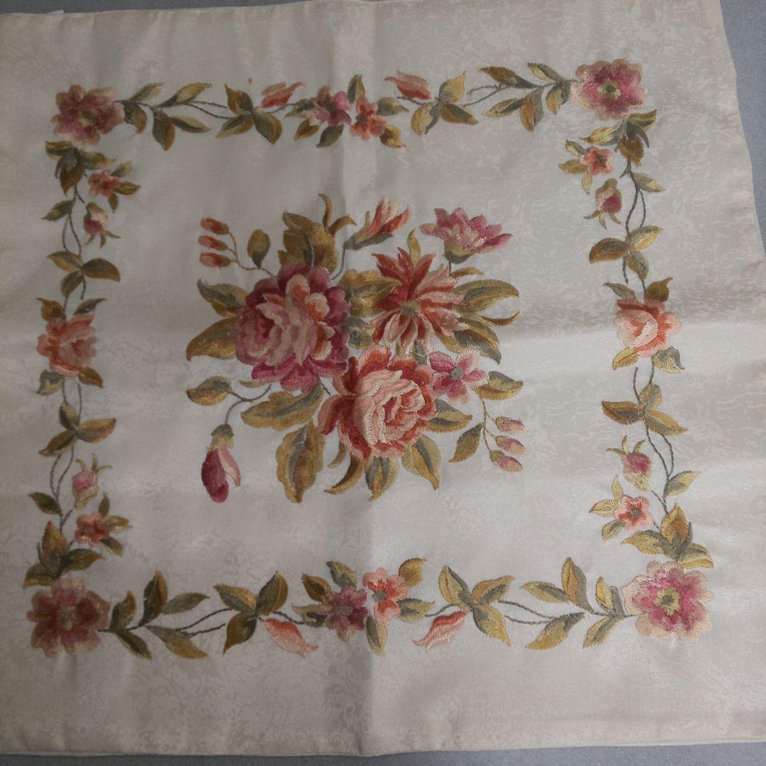 新品　ローズ柄　刺繍座布団カバー　銘仙判　55cmx59cm 　5枚組