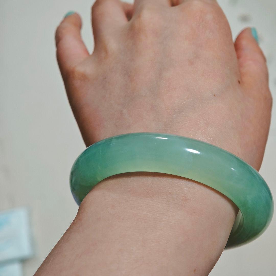 高品質 翡翠軟玉ネフライト 天青凍バングル 腕輪 岫玉57.4mm 68.6g