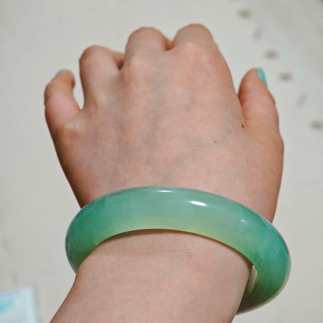 高品質 翡翠軟玉ネフライト 天青凍バングル 腕輪 岫玉57.4mm 68.6g