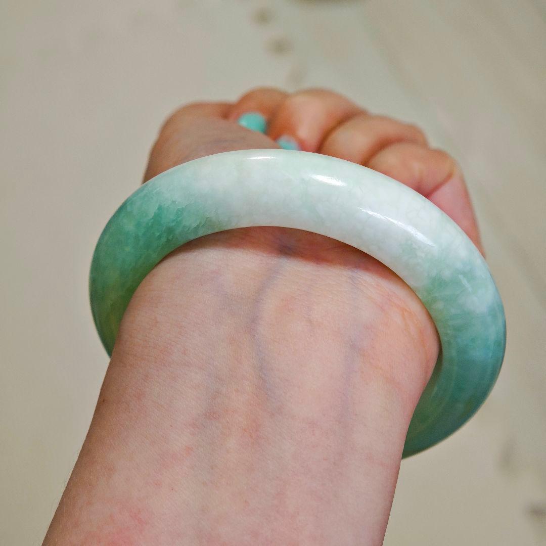 高品質 翡翠軟玉ネフライト 天青凍バングル 腕輪 岫玉57.4mm 68.6g