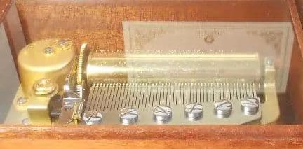 【お値下げしました】高級銘木マホガニーを使用　響体癒し効果オルゴール　サンキョウ