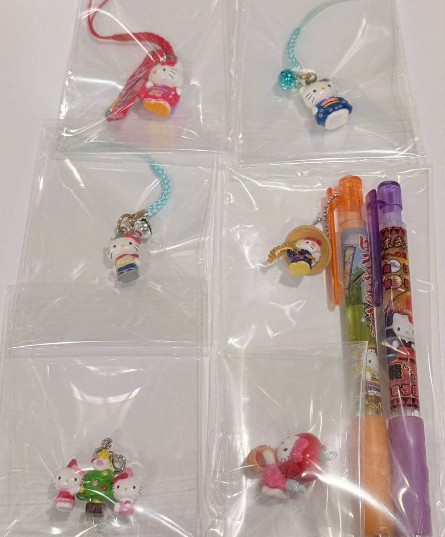 レトロ　まとめて サンリオ ハローキティ ストラップセット 188739001.jpg?cmsp_timestamp=