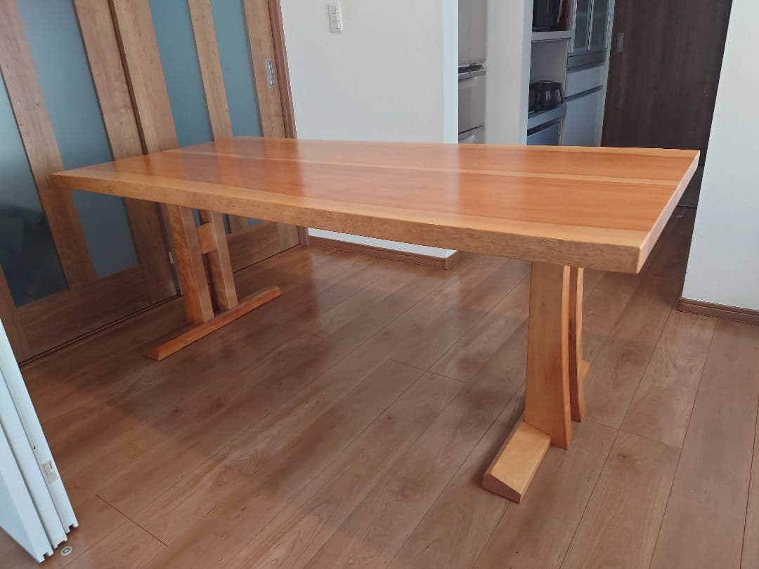 無垢材ダイニングテーブル （葉山ガーデン）