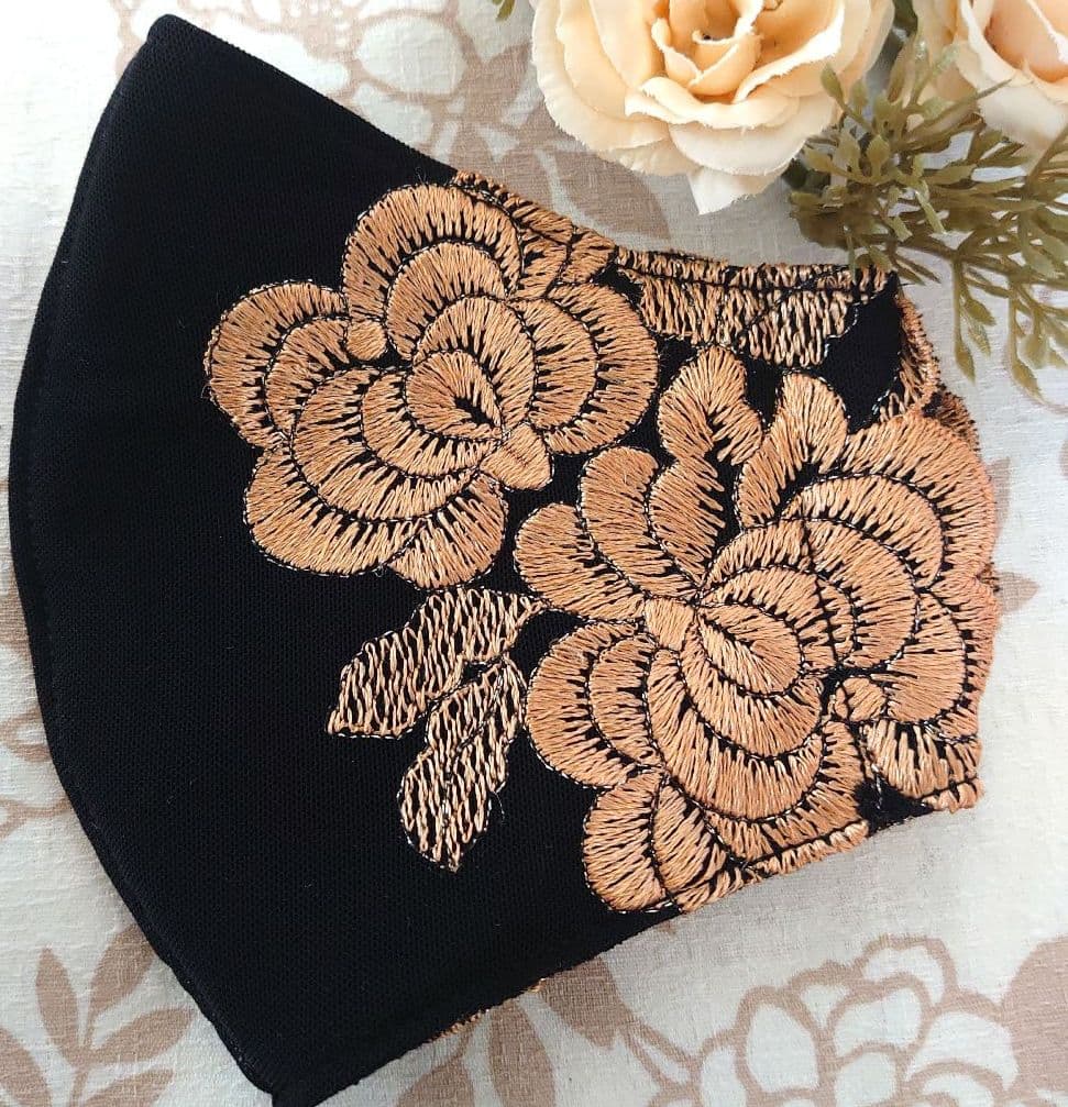 No．2325 ラメ入りゴールド花柄ブラックチュールレース