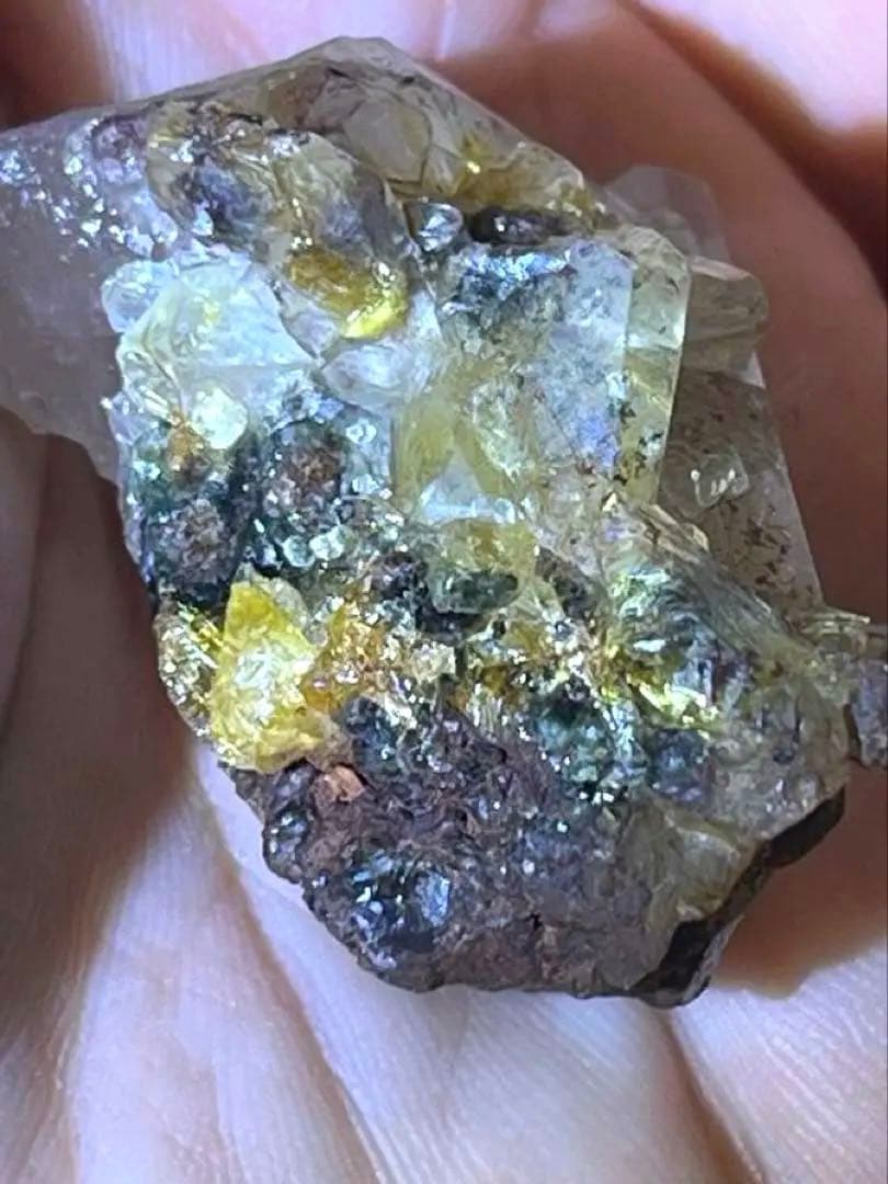 ルチルクォーツ　原石　天然石　ガーデン　クラスター　六角柱　ポイント