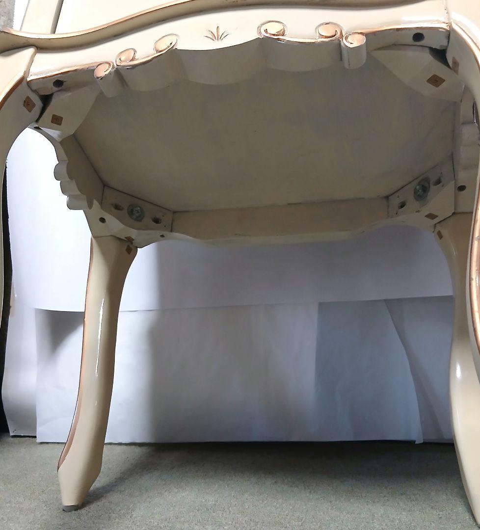 アンティーク猫脚花柄デザインのクリーム色キャビネット　サイドテーブル