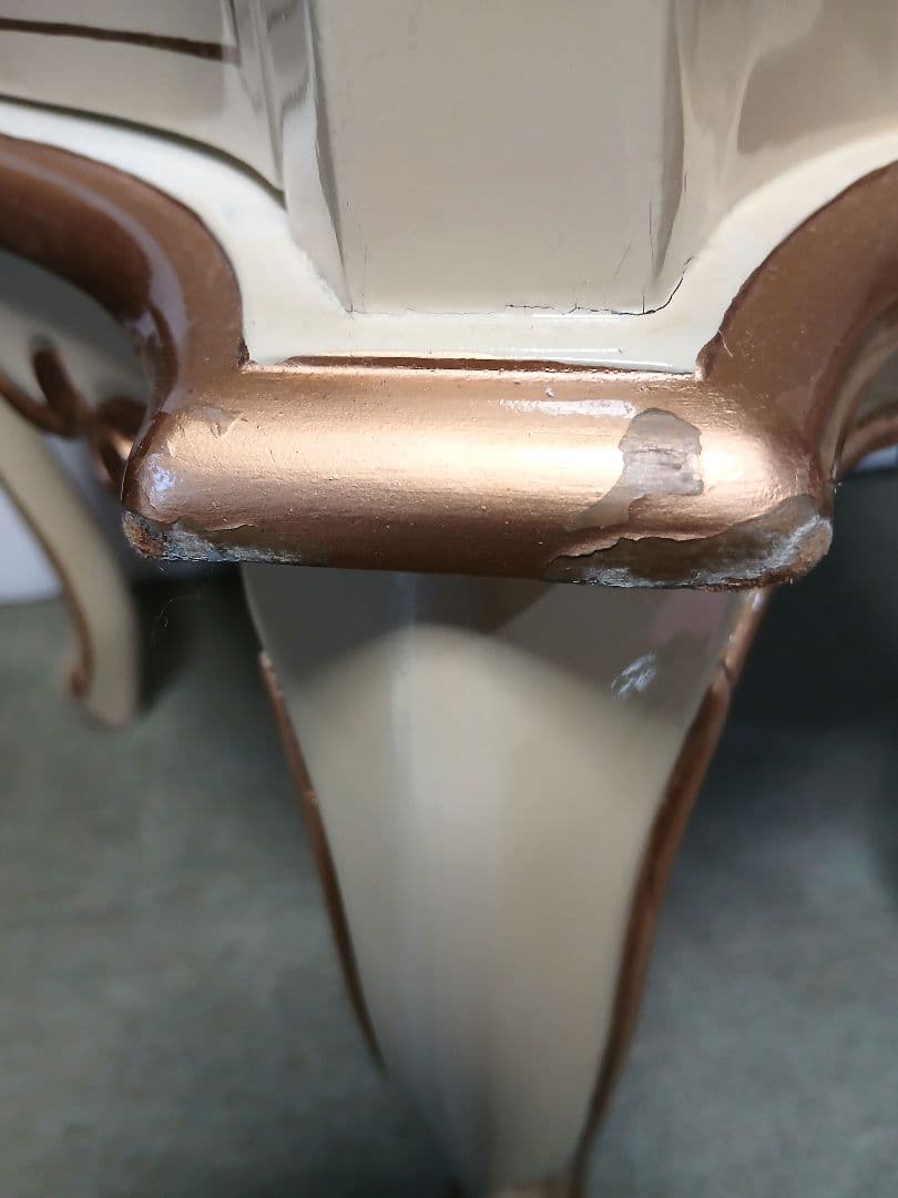 アンティーク猫脚花柄デザインのクリーム色キャビネット　サイドテーブル