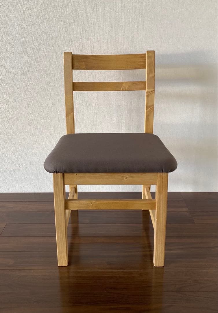 北欧スタイルの椅子(グレー)