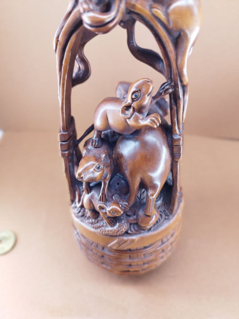 黄楊彫刻作品「家族繁栄、招財進寳」縁起置物《整理番号:BU005》