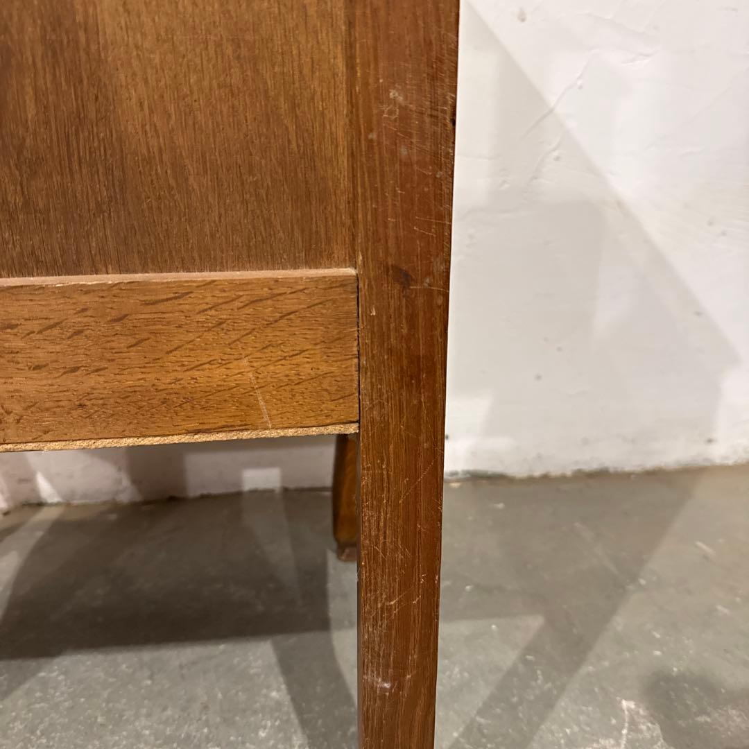 ヴィンテージ　木製サイドテーブル　扉収納付き　猫脚　2