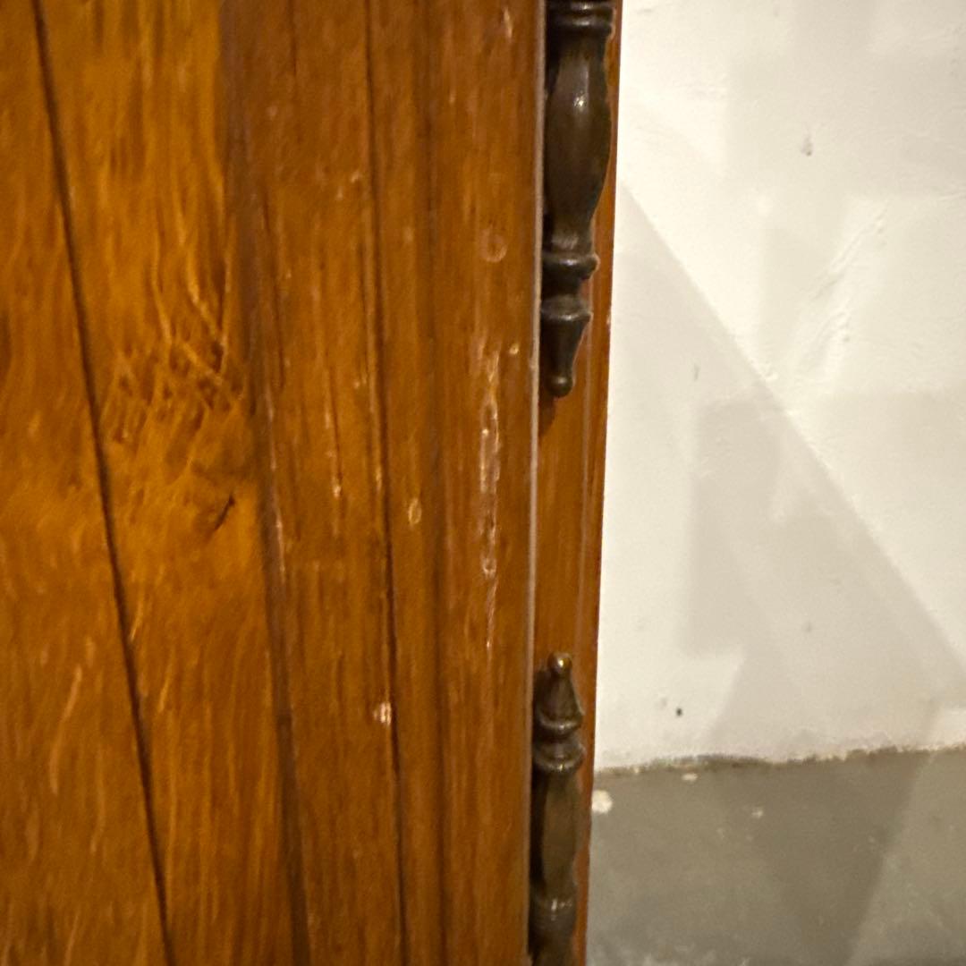 ヴィンテージ　木製サイドテーブル　扉収納付き　猫脚　2