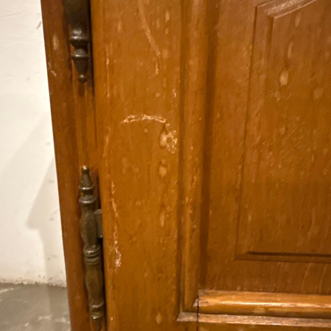 ヴィンテージ　木製サイドテーブル　扉収納付き　猫脚　2