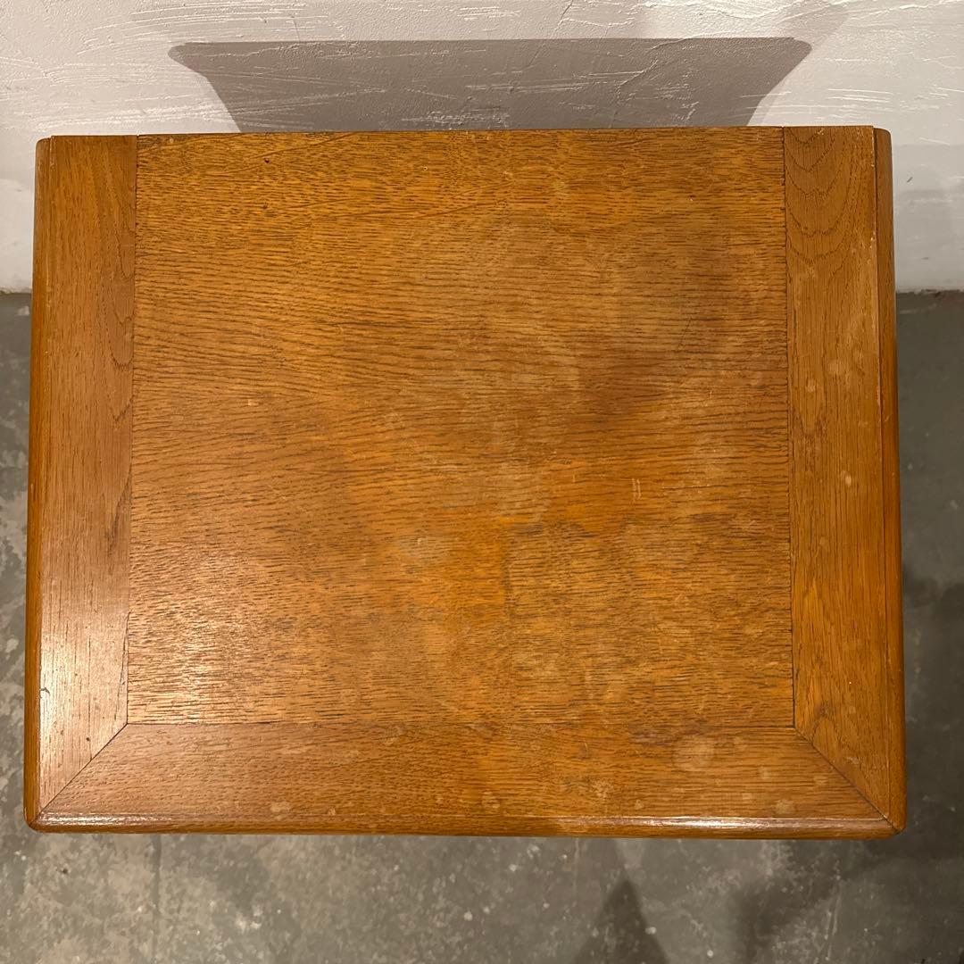 ヴィンテージ　木製サイドテーブル　扉収納付き　猫脚　2