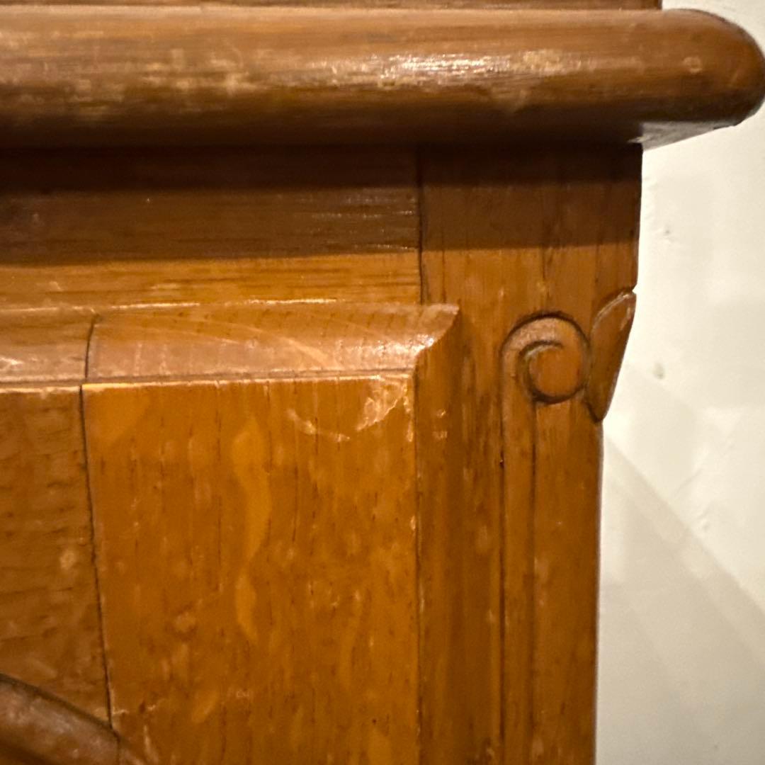 ヴィンテージ　木製サイドテーブル　扉収納付き　猫脚　2