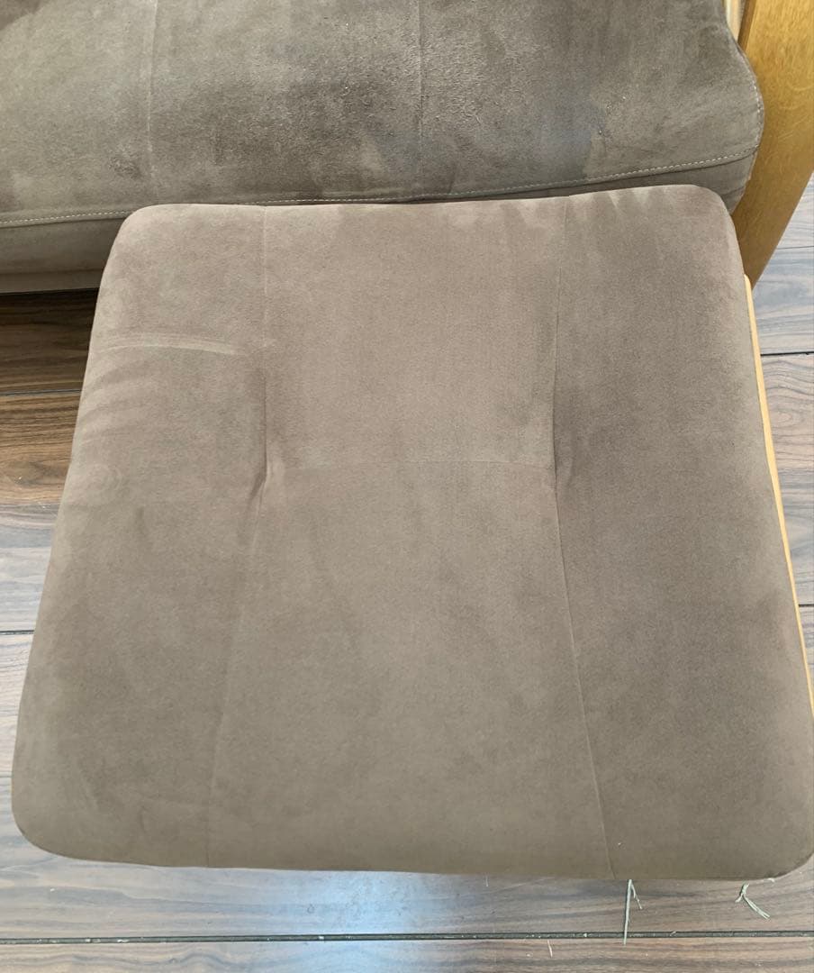 カリモク WT3332 CITA張地 オットマン付 希少スエード　布張り仕様