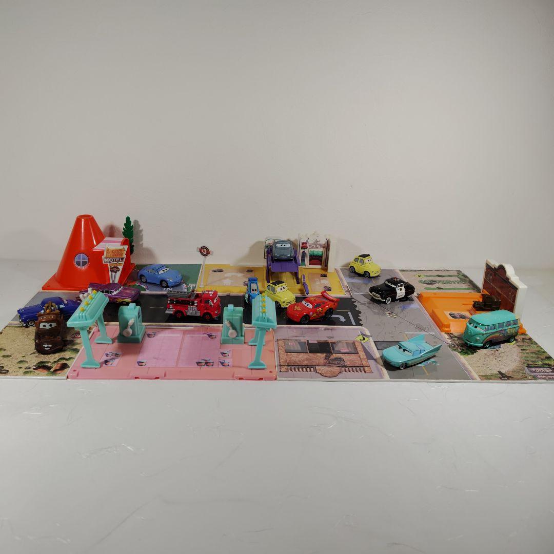 トミカ カーズラジエータースプリングス＆トレーラマック-安い