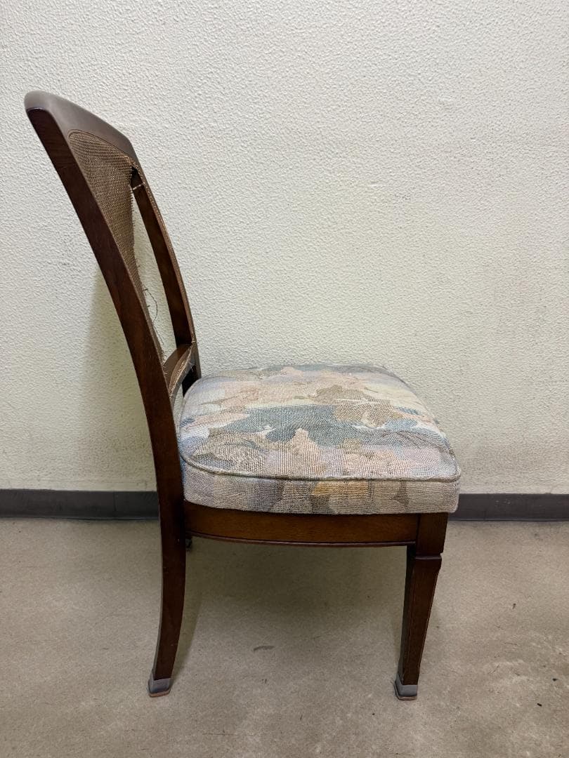 マルニ木工 地中海シリーズ ダイニングチェア/背もたれ籐破れあり／張替え前提