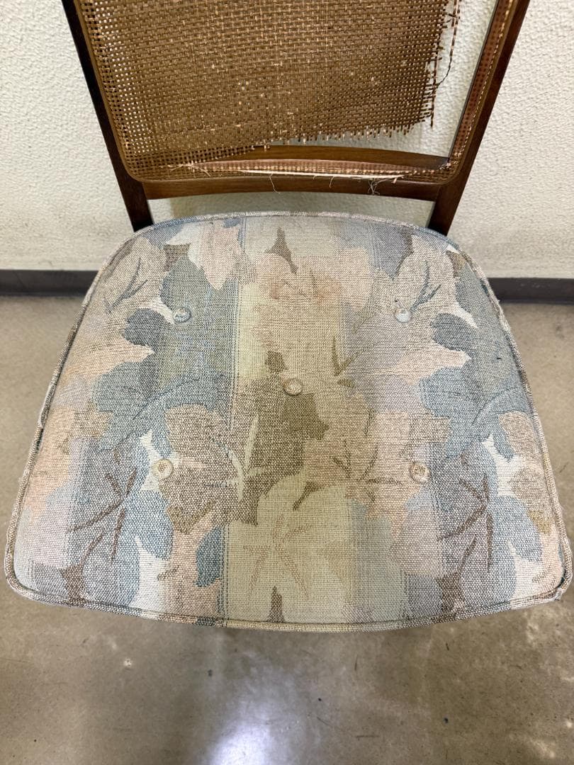 マルニ木工 地中海シリーズ ダイニングチェア/背もたれ籐破れあり／張替え前提