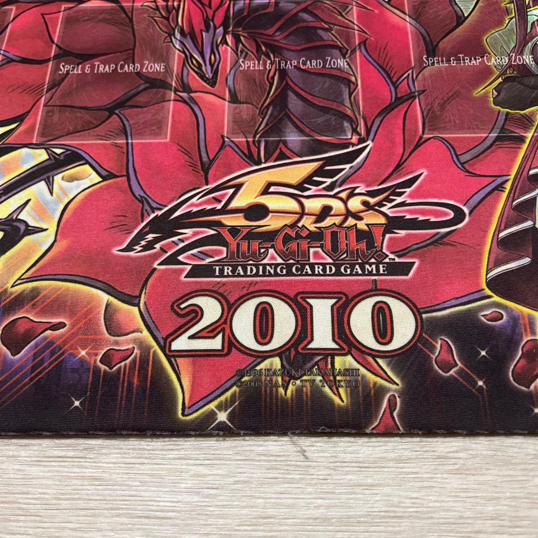 遊戯王 公式プレイマット 十六夜アキ&ブラックローズドラゴン 2010