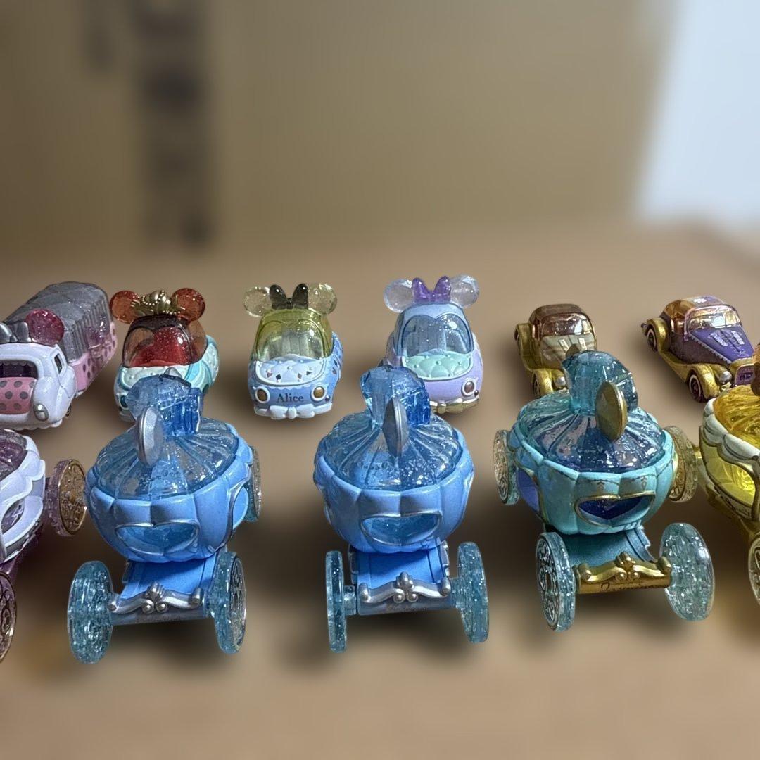 【限定】トミカ　ディズニーシリーズ　13台＋ディスプレイケース4個　セット