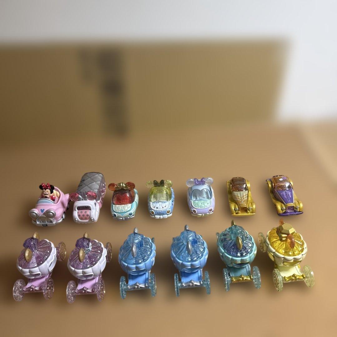 【限定】トミカ　ディズニーシリーズ　13台＋ディスプレイケース4個　セット