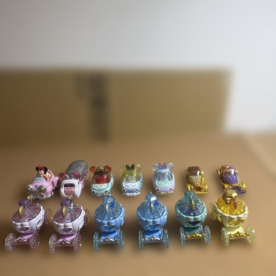 【限定】トミカ　ディズニーシリーズ　13台＋ディスプレイケース4個　セット