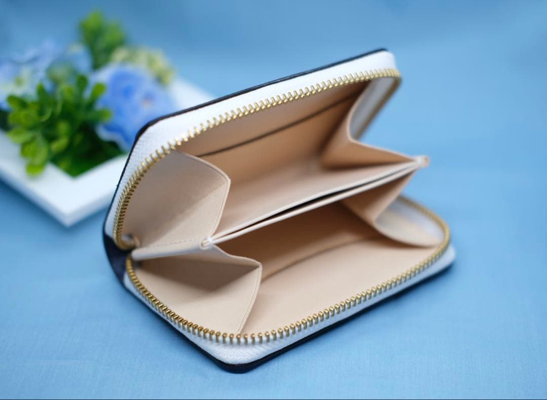 ルガトショルダー レザー ラウンドファスナー ミニウォレット　ネイビーカラー