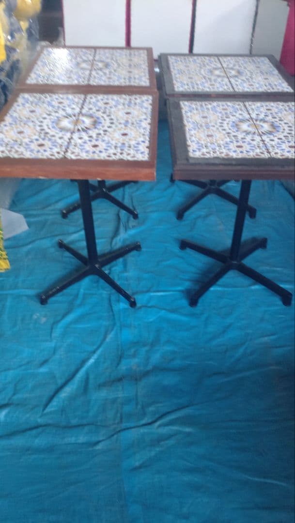 引き取りのみ！ モロッコスタイルのテーブル4台セットです。