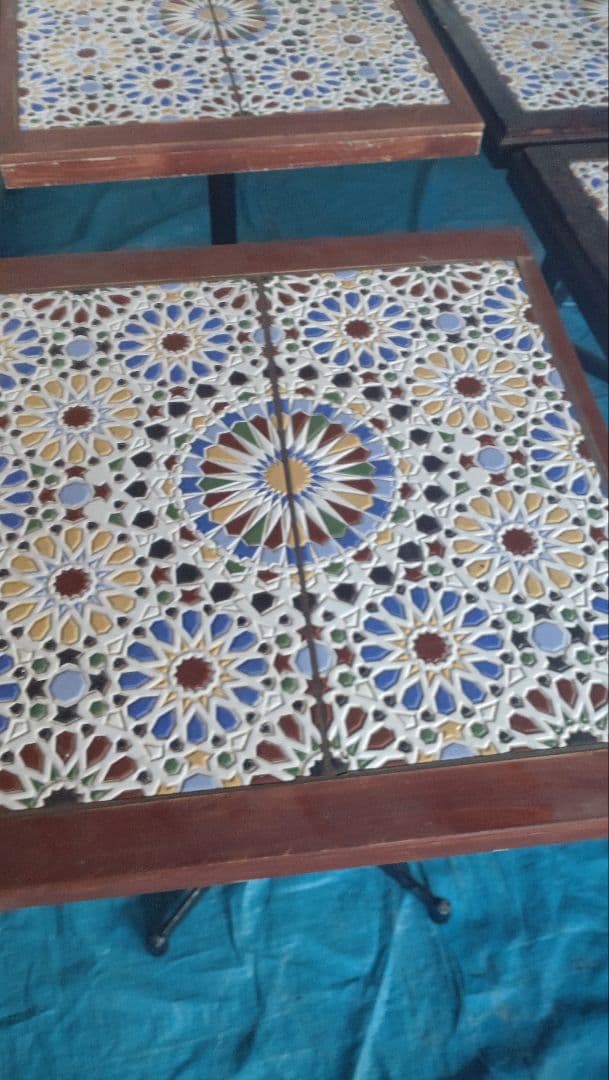 引き取りのみ！ モロッコスタイルのテーブル4台セットです。