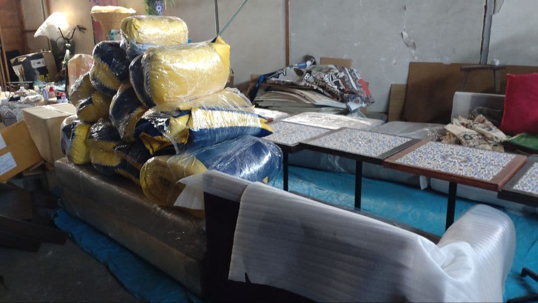 引き取りのみ！ モロッコスタイルのテーブル4台セットです。