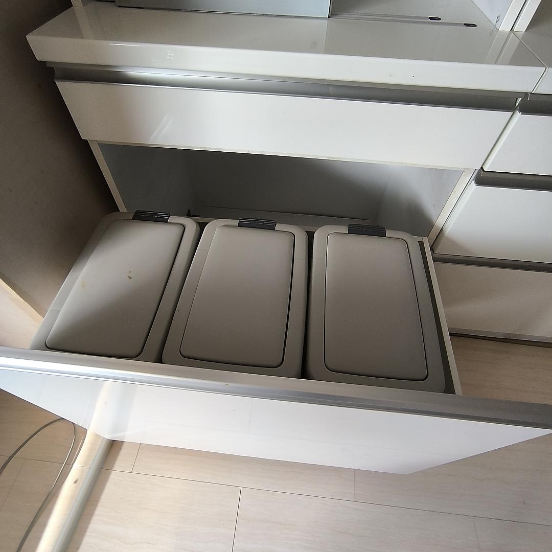 【セット①左】2/20迄 ゴミ箱付食器棚 幅80cm 3つ星 F★★★ 処分価格