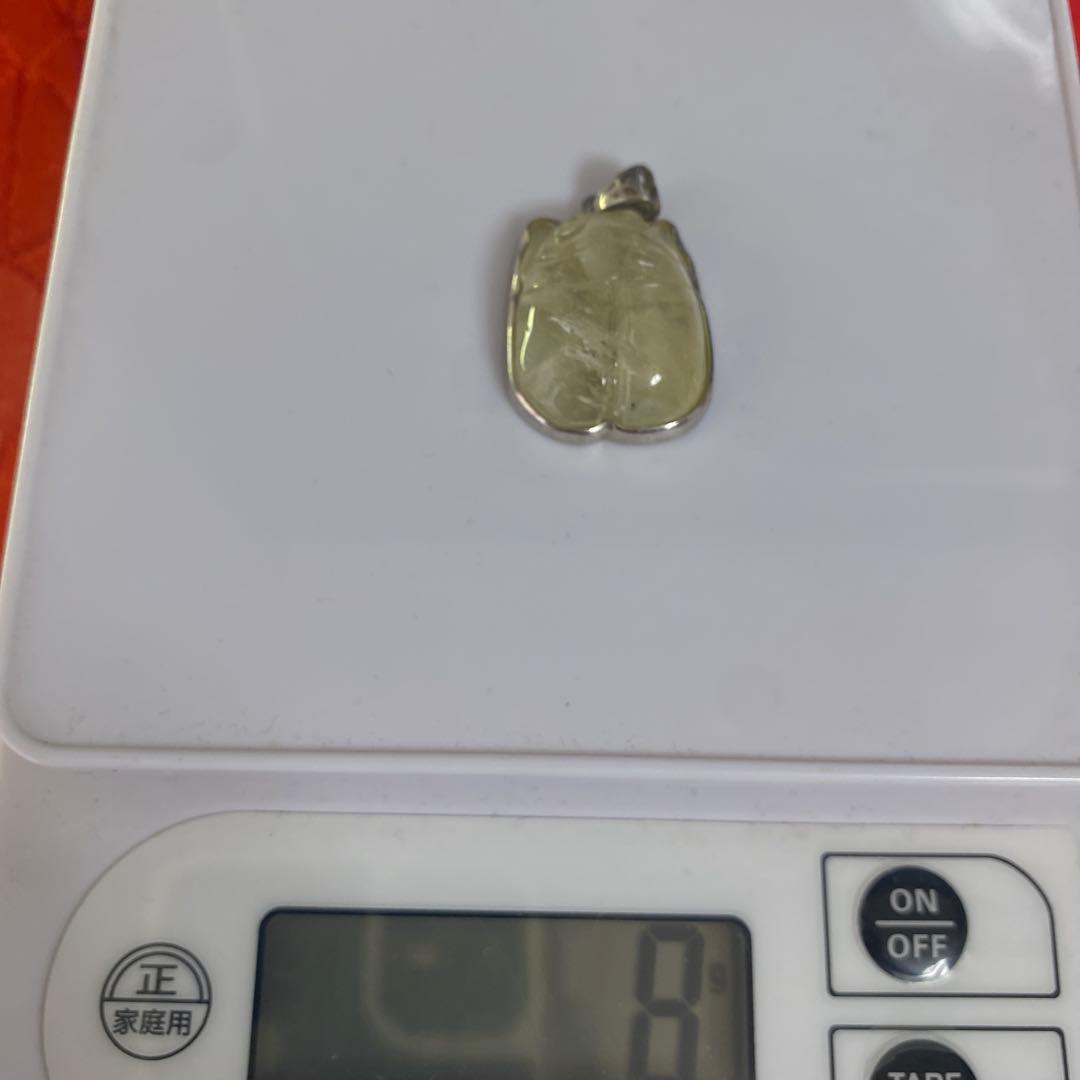 リビアングラス スカラベ　ペンダントトップ