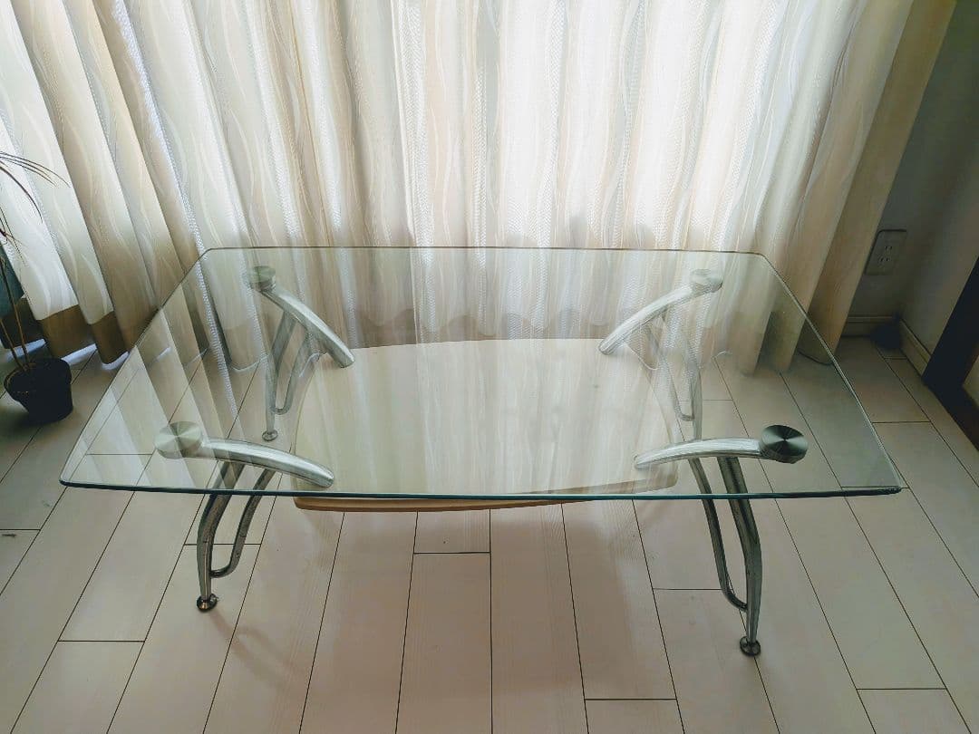 ガラステーブル