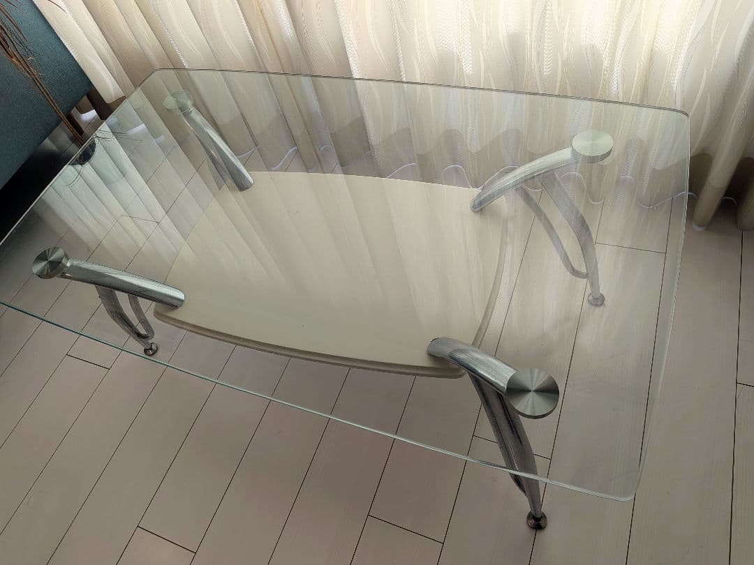 ガラステーブル