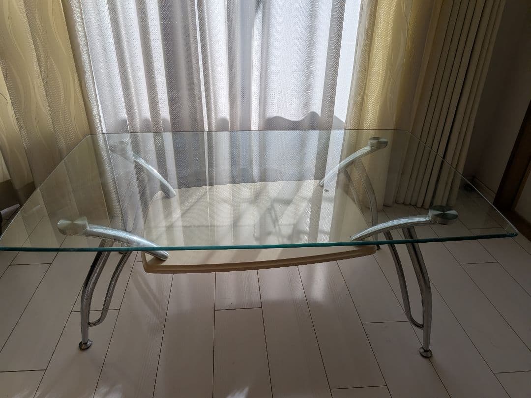 ガラステーブル