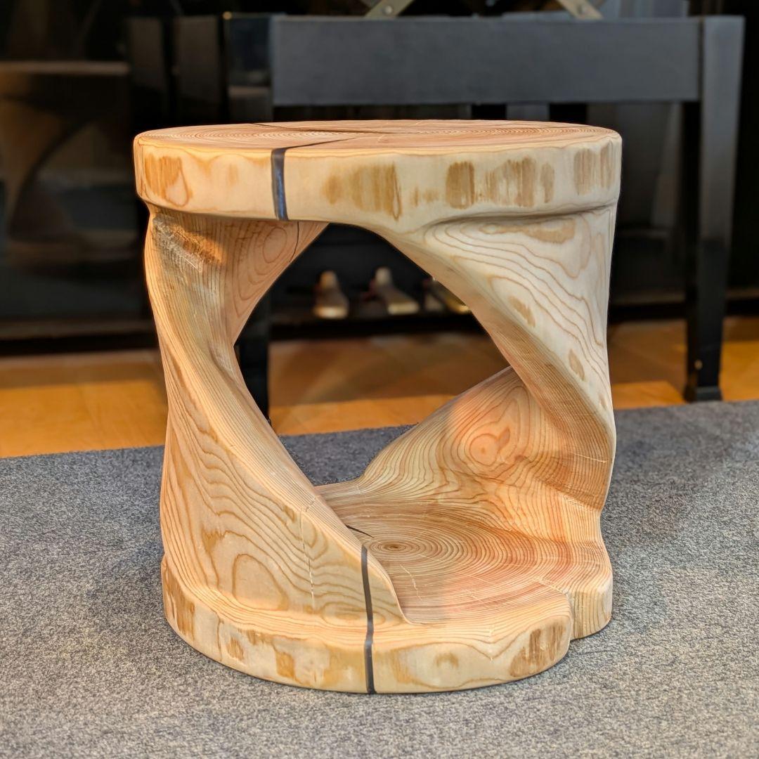 檜　丸太　椅子　スツール　くり抜き　ねじり　レジン　高さ約32.5cm