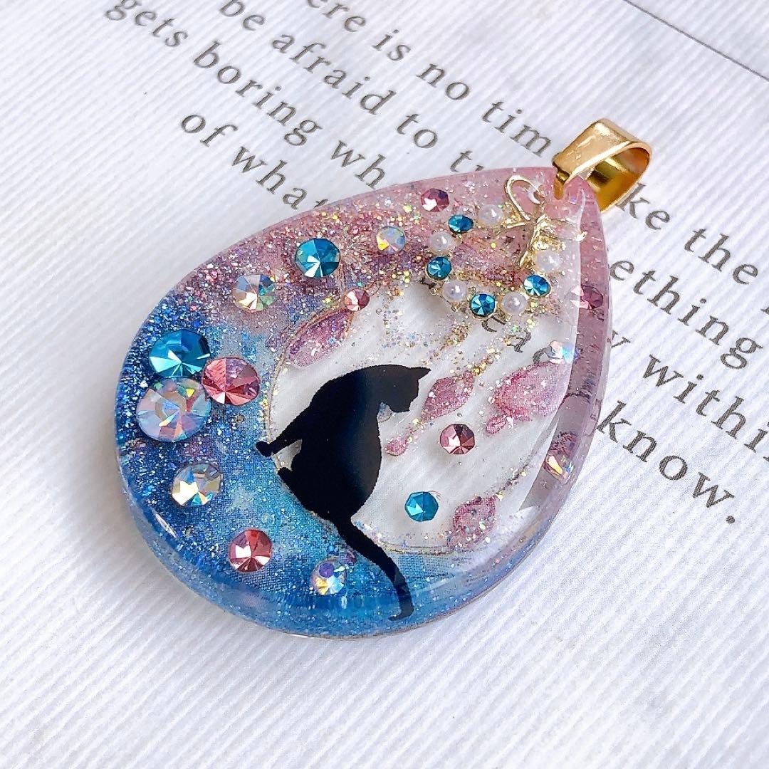 同梱値引100円❤️No.2393 レジン ペンダントトップ 猫 ネコ ねこ ♡