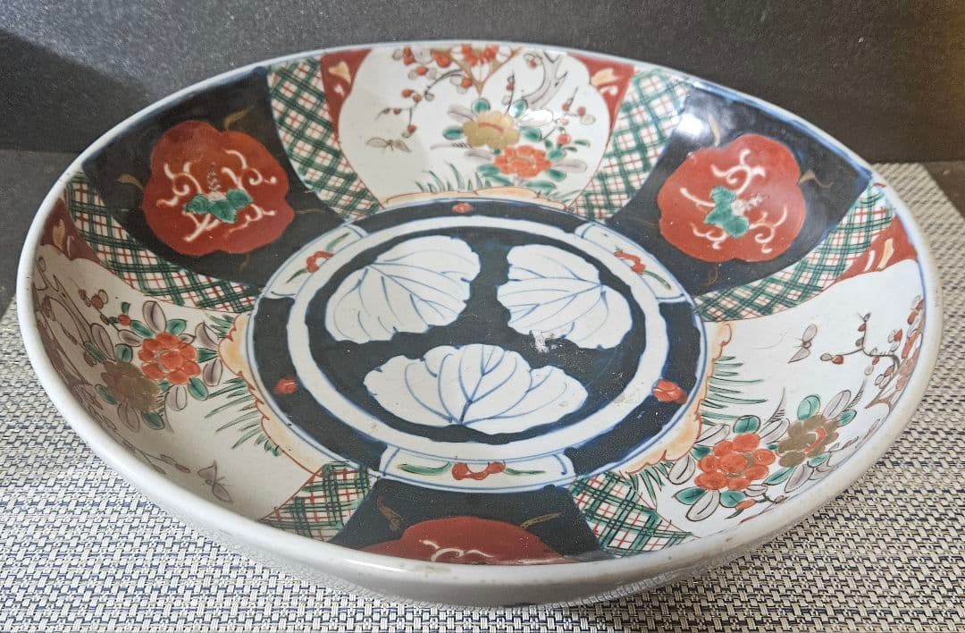 明治時代　古伊万里　花に蝶の図　市松文様　径 31.0cm　大皿　大鉢