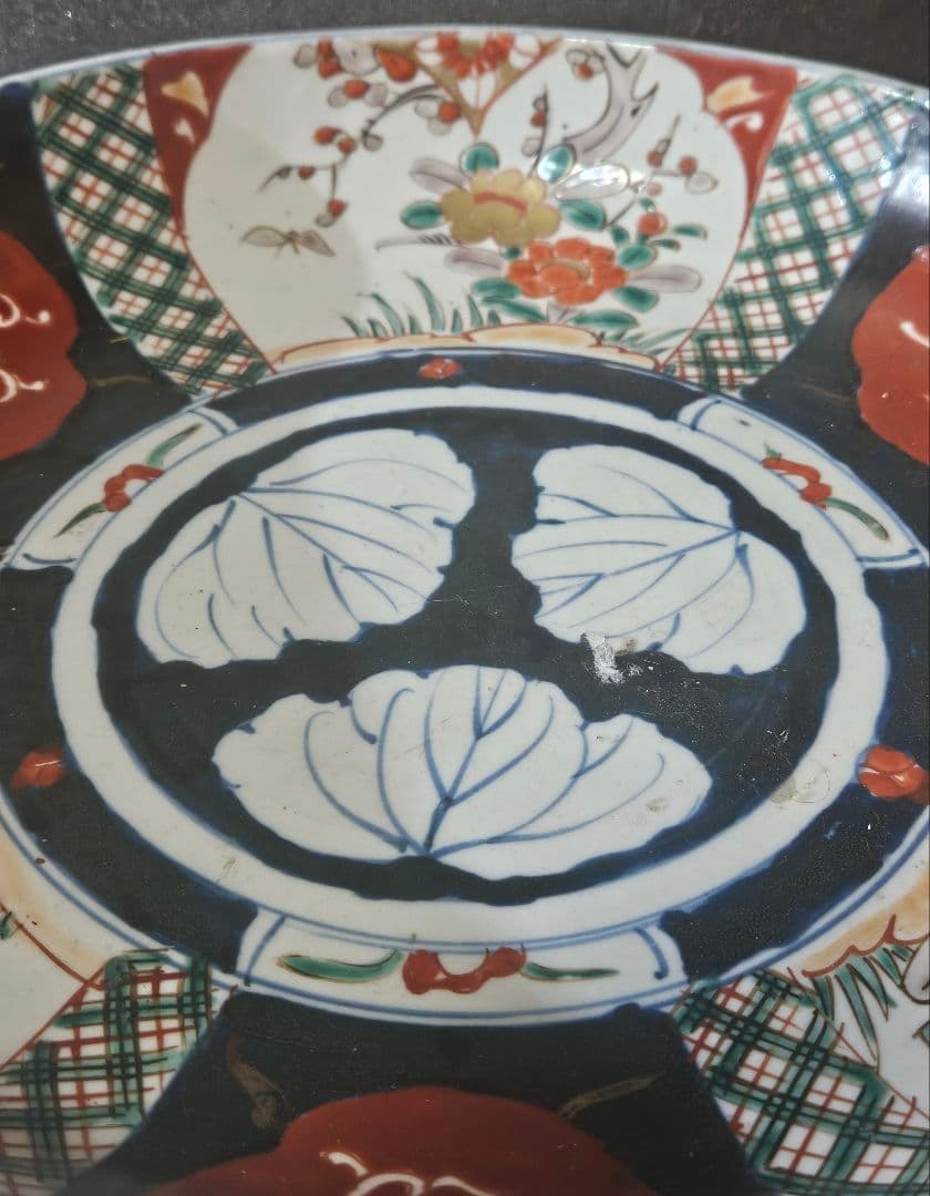 明治時代　古伊万里　花に蝶の図　市松文様　径 31.0cm　大皿　大鉢