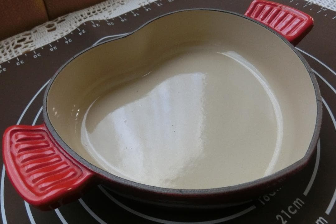 Le Creuset　直径約18ｃｍ　高さ約5ｃｍ