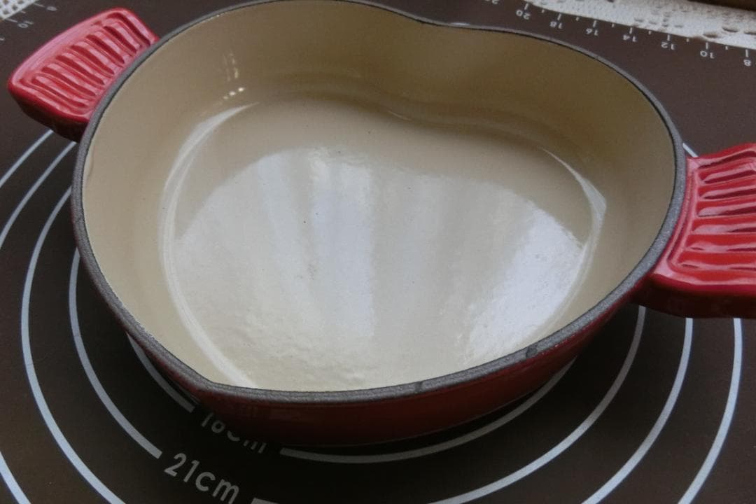Le Creuset　直径約18ｃｍ　高さ約5ｃｍ